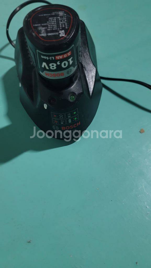 보쉬 충전기랑 3A밧데리--0