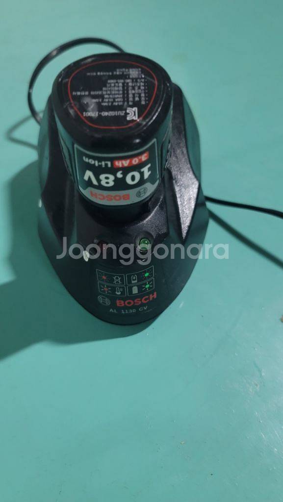 보쉬 충전기랑 3A밧데리--2