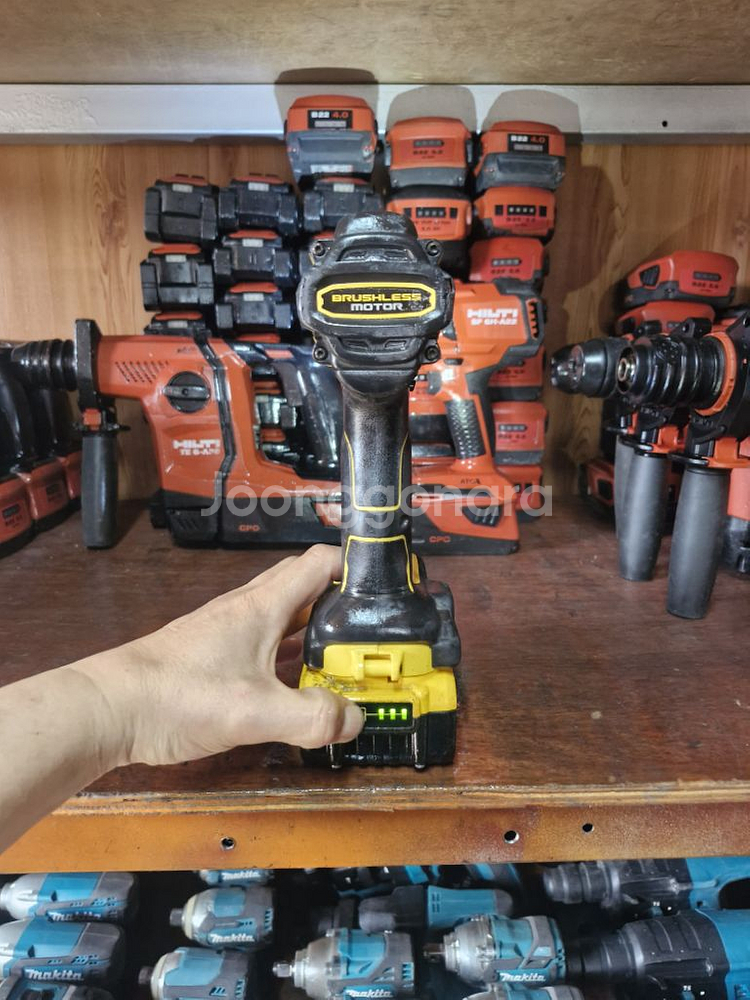 디월트충전드릴 DCD800. 3세대신형.A-3번--3