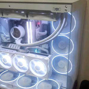 9800x3d rtx5080 올화이트 컴퓨터 반본체