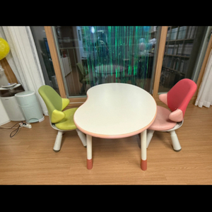 일룸 땅콩책상 + 윙의자2