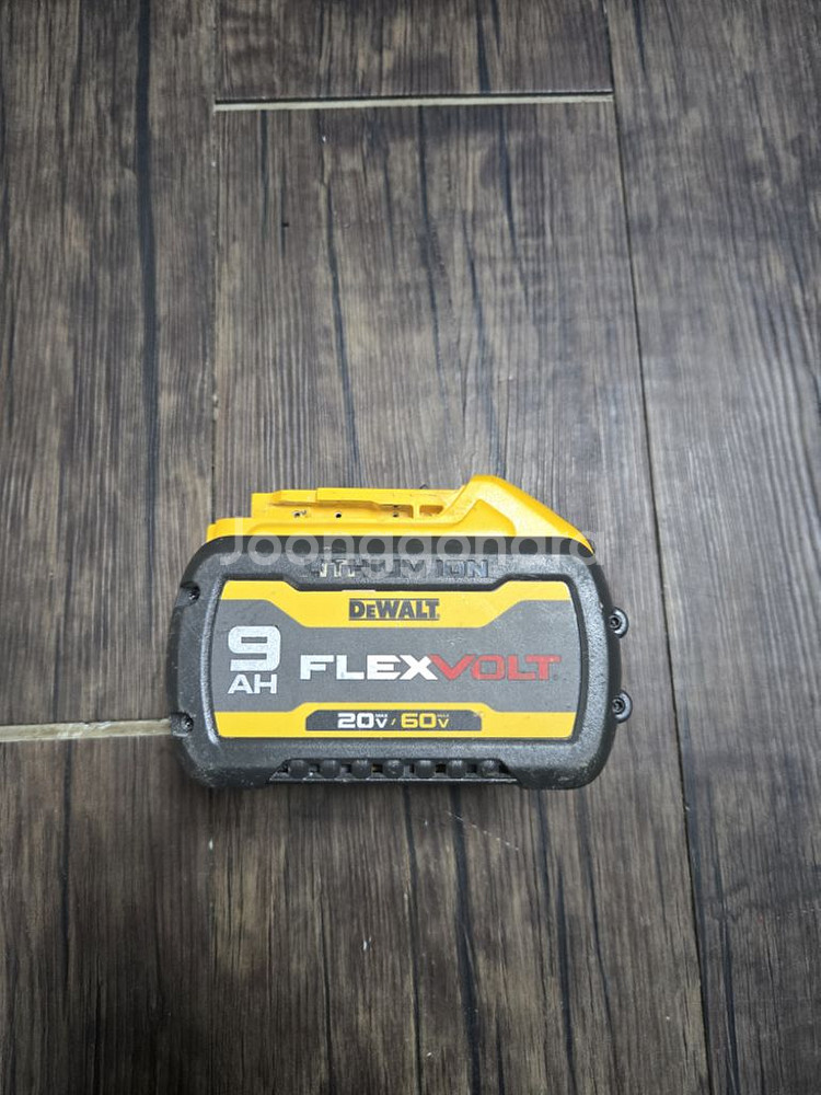 디월트 플렉스볼트 배터리 dcb609 팝니다--1