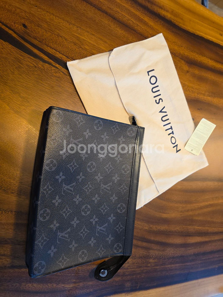 루이비통 모노그램 이클립스 포쉐트 보야지 MM클러치 M--1