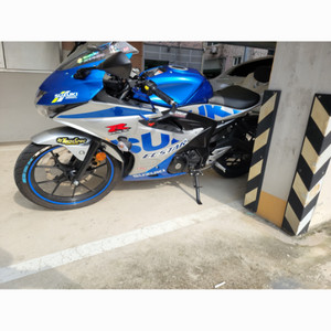 gsxr125오토바이 (요시무라 정품풀배기)팝니다많은