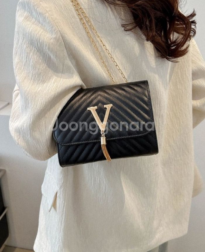 태슬 크로스백 숄더백 블랙--1