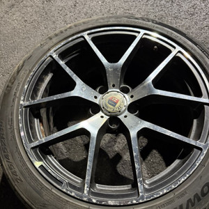 19인치 휠 타이어 5개 드립니다