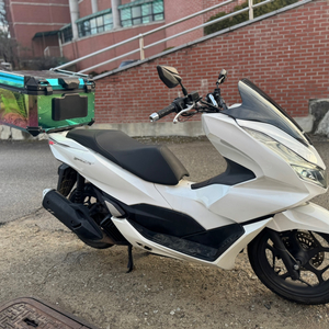 혼다 pcx125 22년 abs 화이트컬러 팝니다