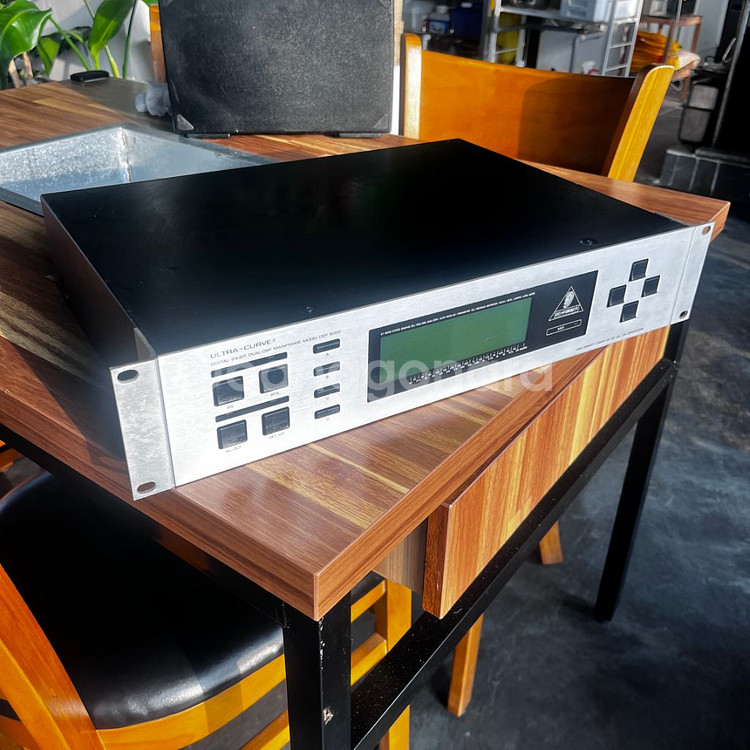 베링거 울트라커브 DSP-8000--1