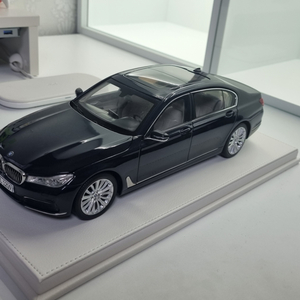 교쇼 1:18 BMW 750LI 다이케스트 팝니다