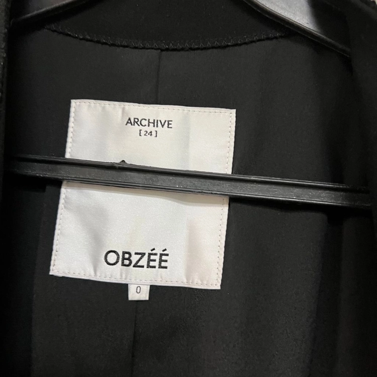 오브제 OBZEE 진주 단추 롱자켓 노카라 브이넥 정장 봄코트 블랙 검정 하객룩 오피스룩 출근룩 이미지