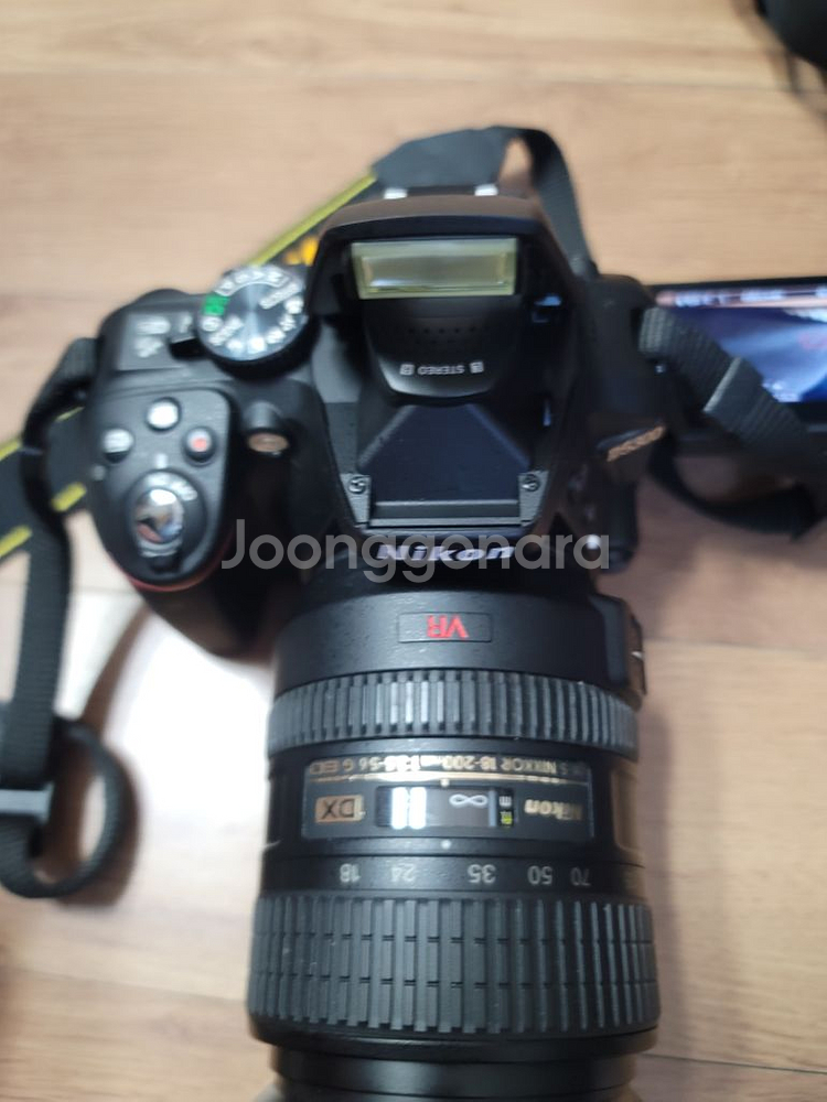 니콘 D5300 with AF-S DX 18-200m--4