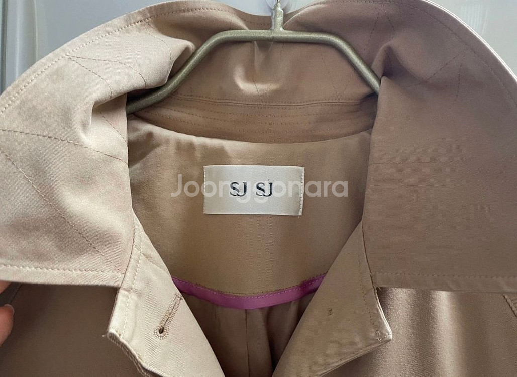 한섬SjSj트렌치 판매해요--3