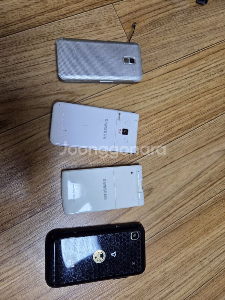 구형 휴대폰 4개--2