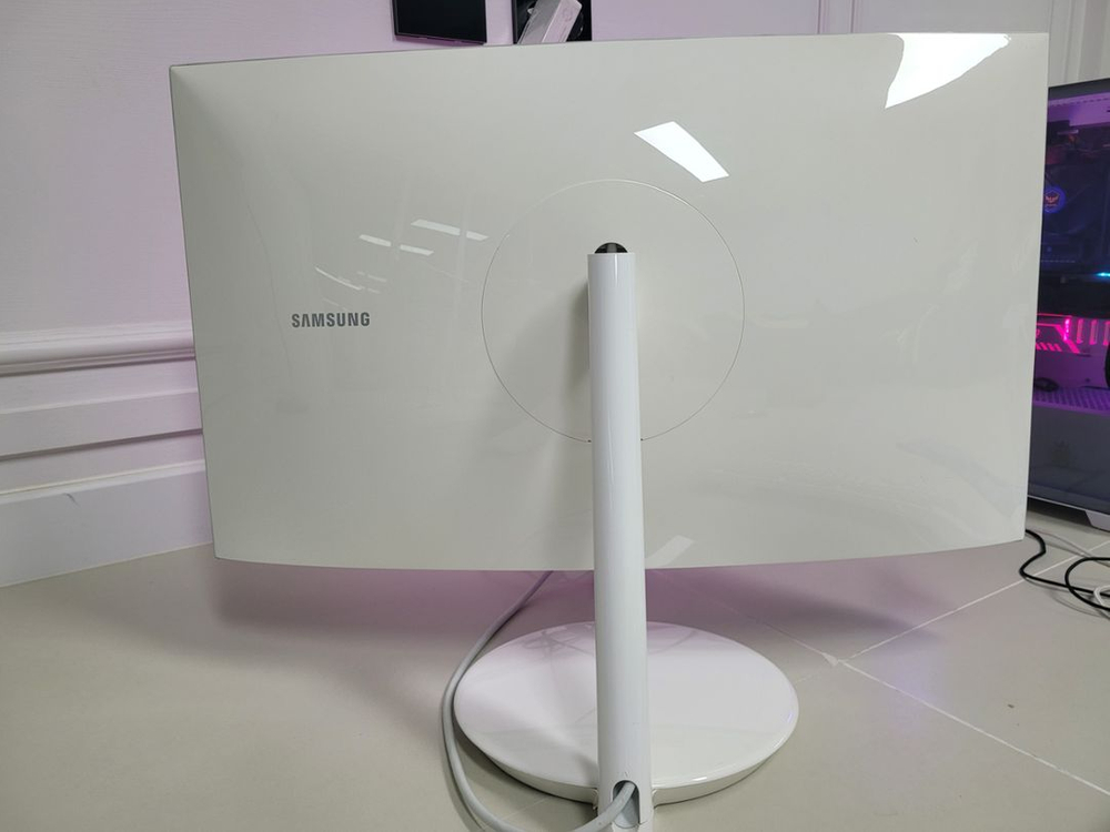 삼성 QHD 27인치 퀀텀닷 C27H711 모니터 이미지