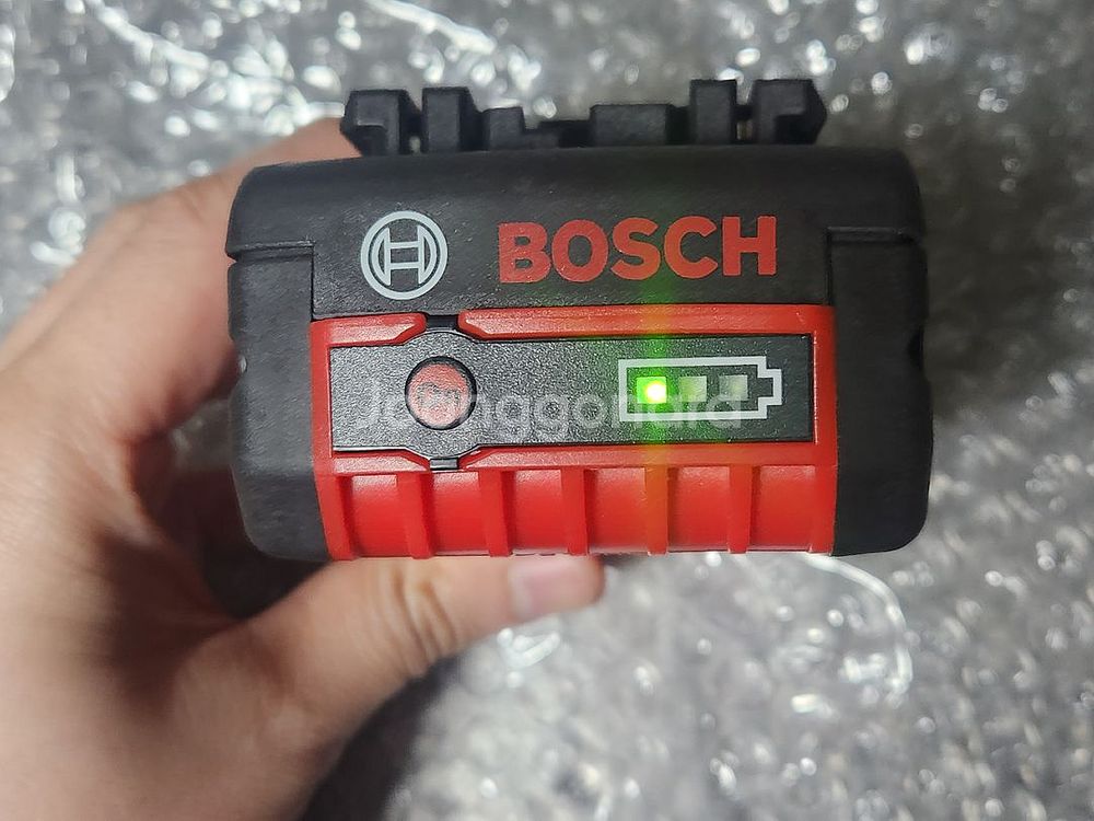 보쉬 18V 5.0AH 배터리 새것 팝니다--2