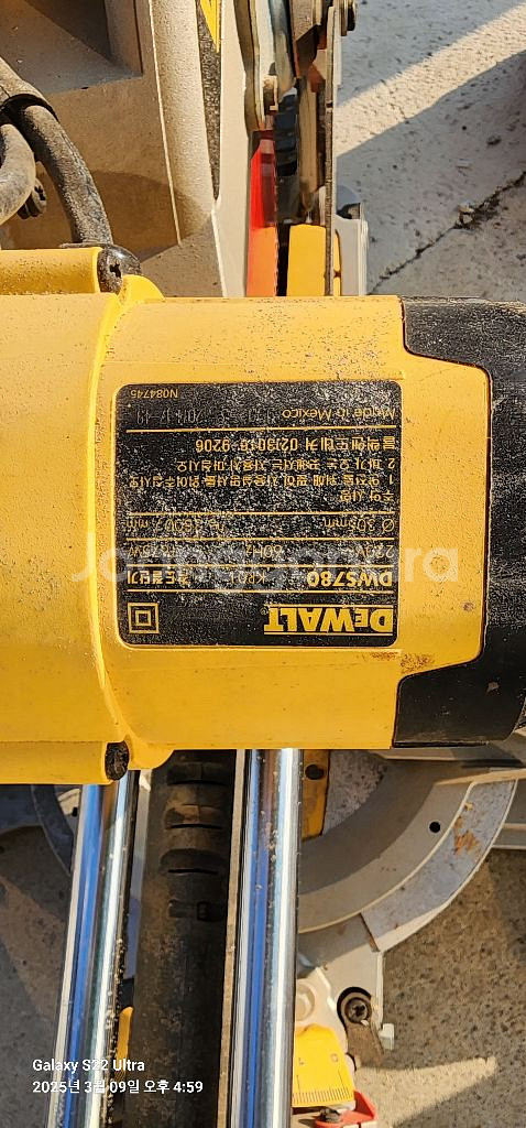 디월트12인치슬라이딩각도절단기--1