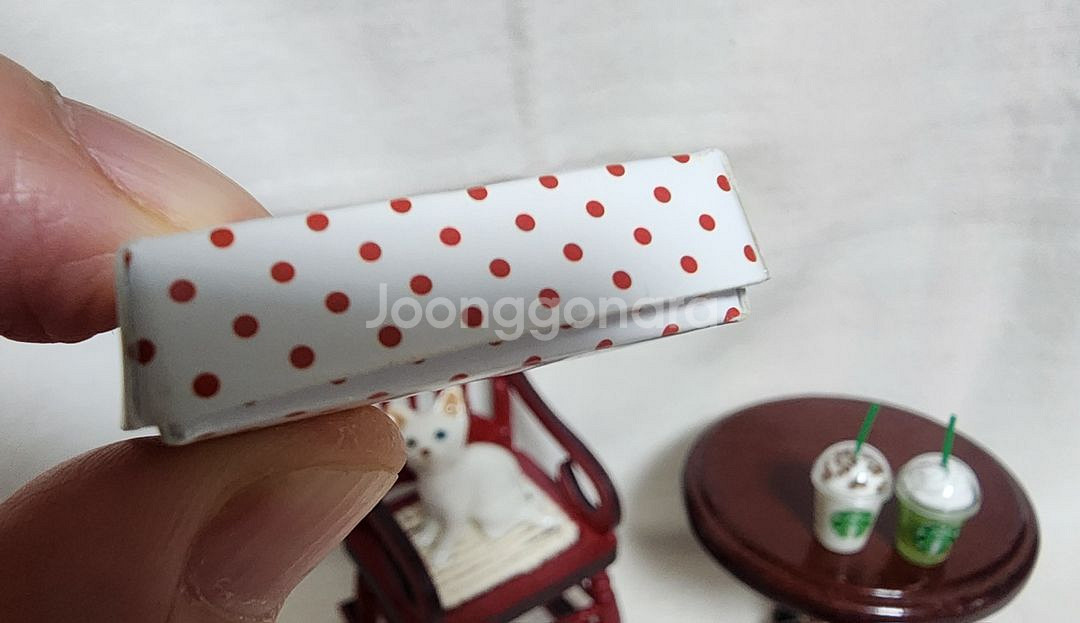 미니어처 흔들의자/ 앤틱테이블/ 도자기 고양이 소품 등--5