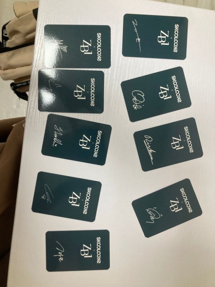 제로베이스원 스쿨룩스 포카 이미지