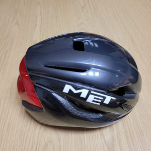 MET 헬멧 팝니다