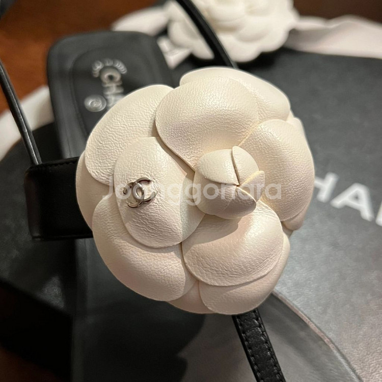 샤넬 까멜리아 샌들 37.5--2