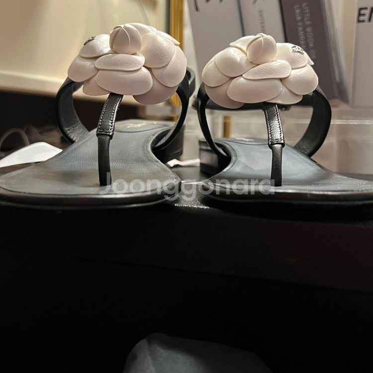 샤넬 까멜리아 샌들 37.5--6