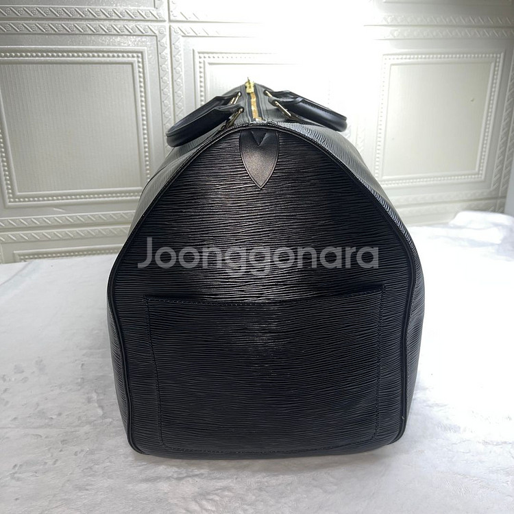 (정품)루이비통 키폴55 에삐 블랙(Epi Black)--1