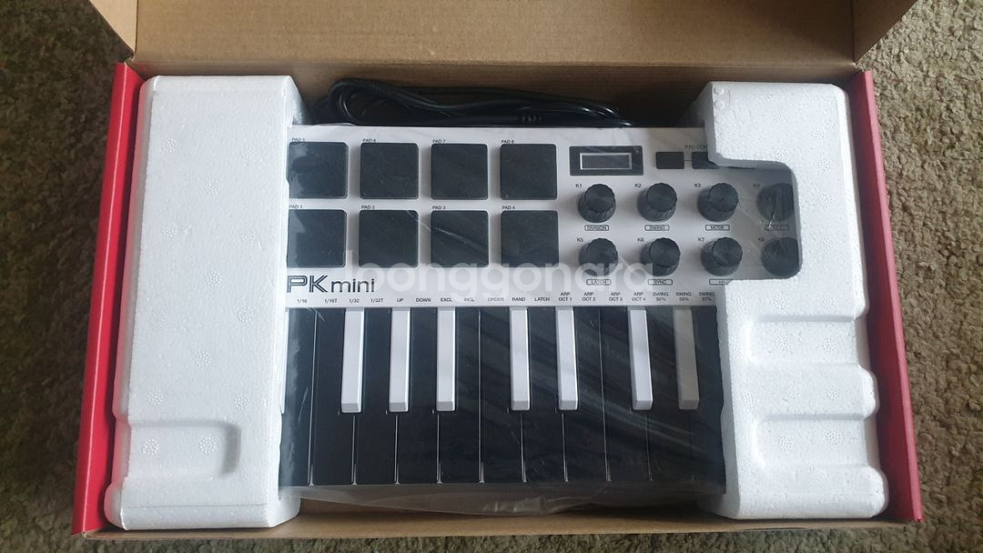 AKAI MPK mini mk3--1