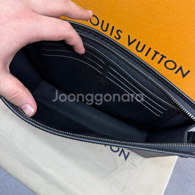 루이비통 이클립스 리버스 모노그램 보야주 클러치--3