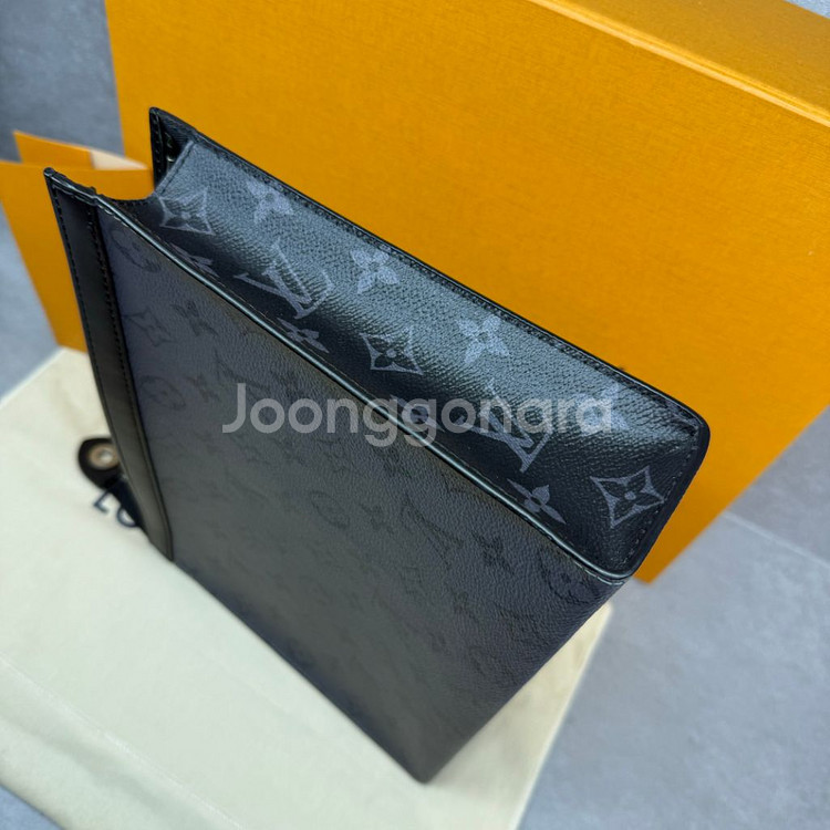 루이비통 이클립스 리버스 모노그램 보야주 클러치--5