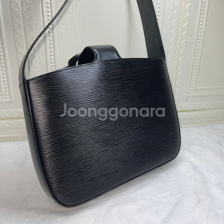 (정품) 루이비통 숄더백 에삐 블랙 레블리--3