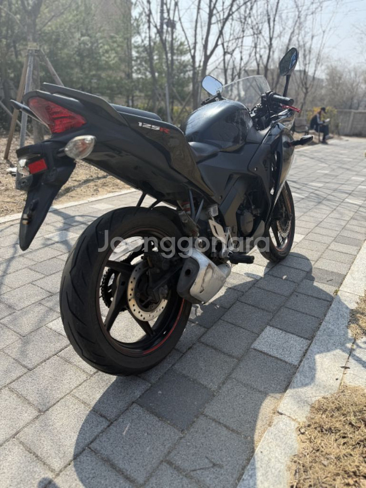 2015년식 cbr125 검정색 팝니다.--2