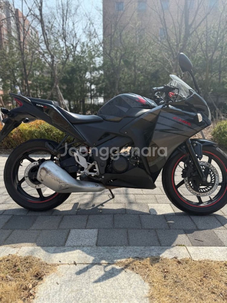 2015년식 cbr125 검정색 팝니다.--3