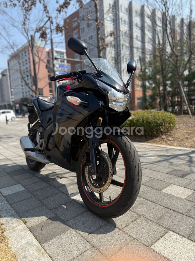 2015년식 cbr125 검정색 팝니다.--4