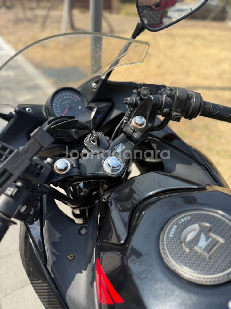 2015년식 cbr125 검정색 팝니다.--7