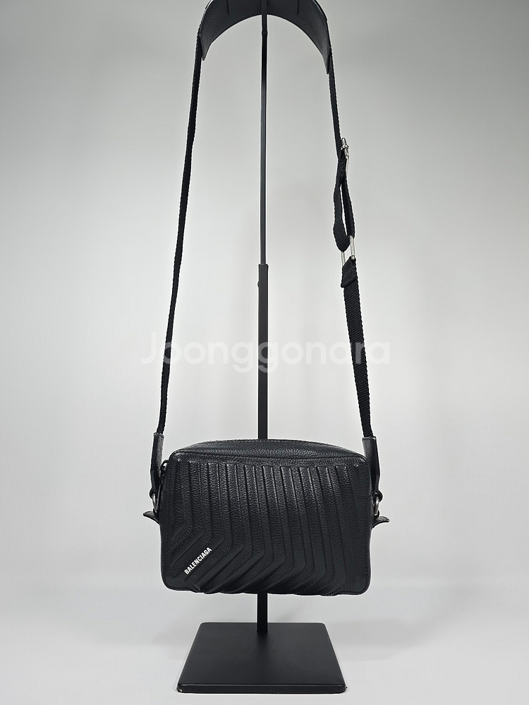 발렌시아가 그레인 카프스킨 CAR 카메라백--1