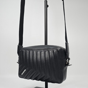 발렌시아가 그레인 카프스킨 CAR 카메라백