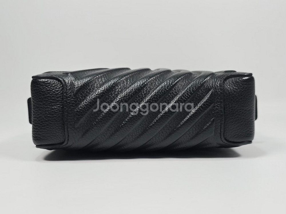 발렌시아가 그레인 카프스킨 CAR 카메라백--5