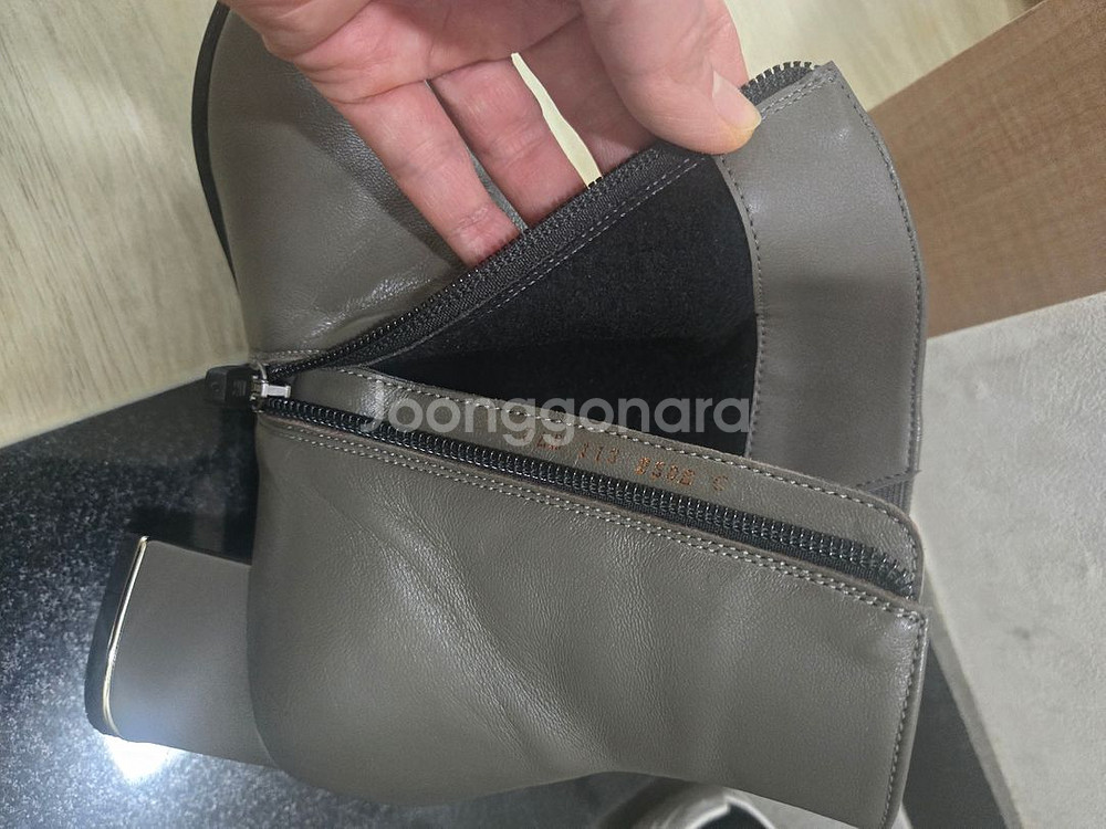 닥스 앵클 부츠 판매합니다--7