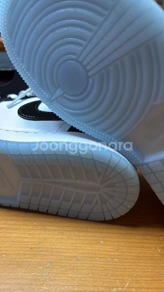 AIR JORDAN 1 LOW SE (GS)--3