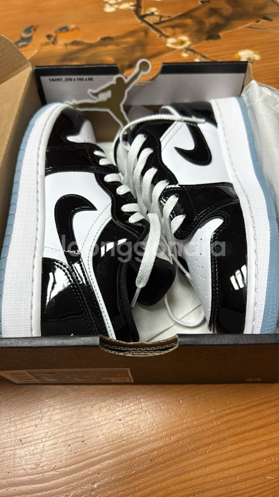 AIR JORDAN 1 LOW SE (GS)--1