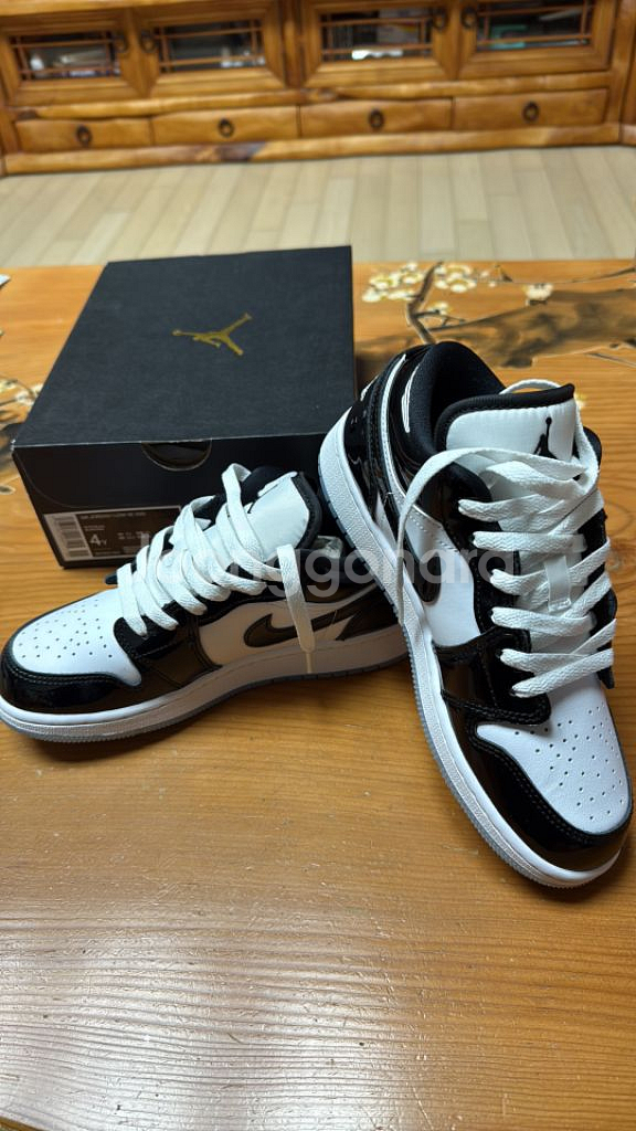 AIR JORDAN 1 LOW SE (GS)--2
