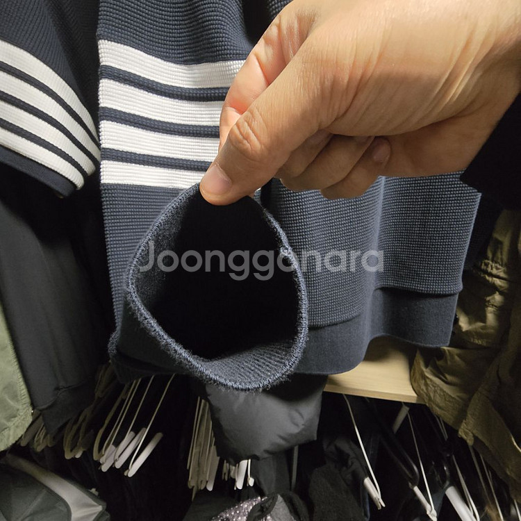 톰브라운 사선 긴팔티셔츠_MJP132A-05802-41--2