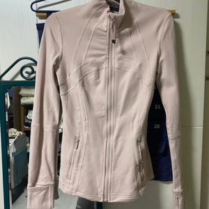 룰루레몬 디파인 자켓 4사이즈 연분홍색