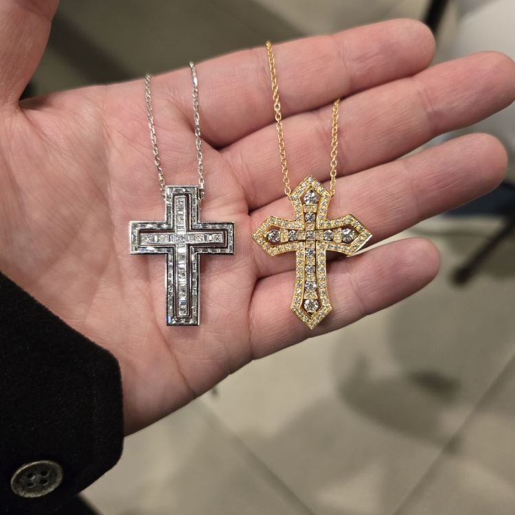 18K GOLD 옐로우골드 D 벨에포크 크라운 L목걸이--3