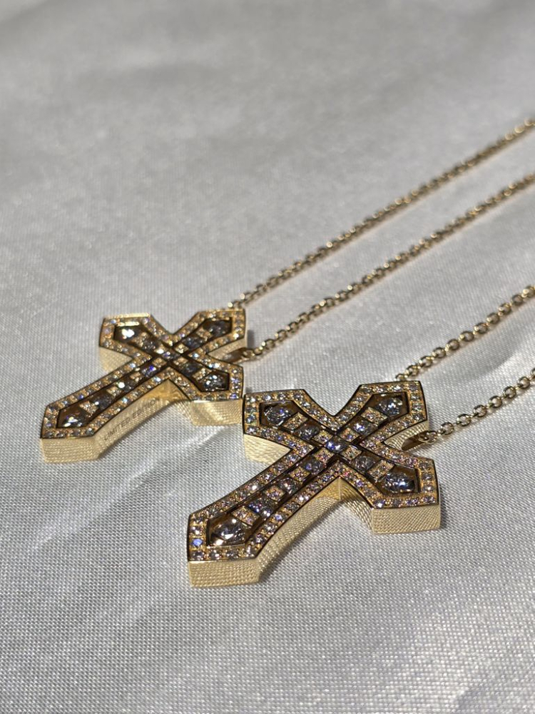 18K GOLD 옐로우골드 D 벨에포크 크라운 L목걸이--6