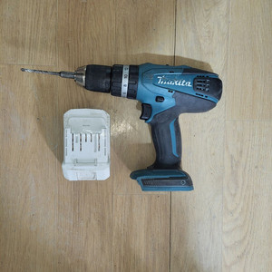 마끼다 18v 임팩 2개 배터리 2개