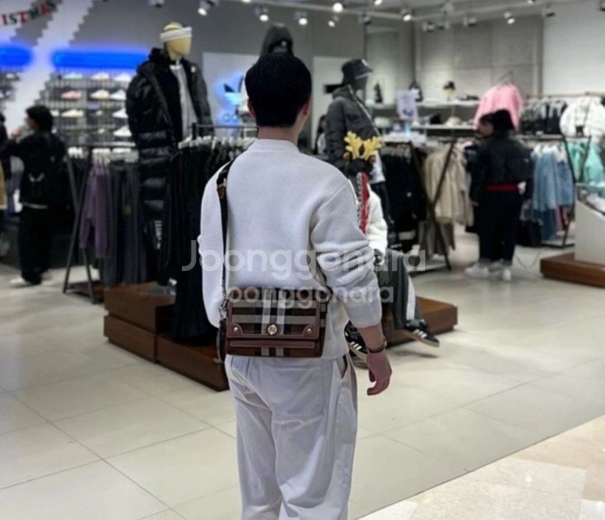 버버리 가방 니트크로스백--3