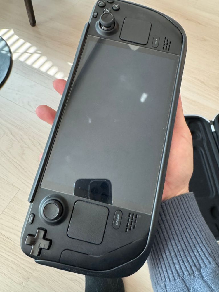 스팀덱 OLED 2테라 모델 팔아요.--2