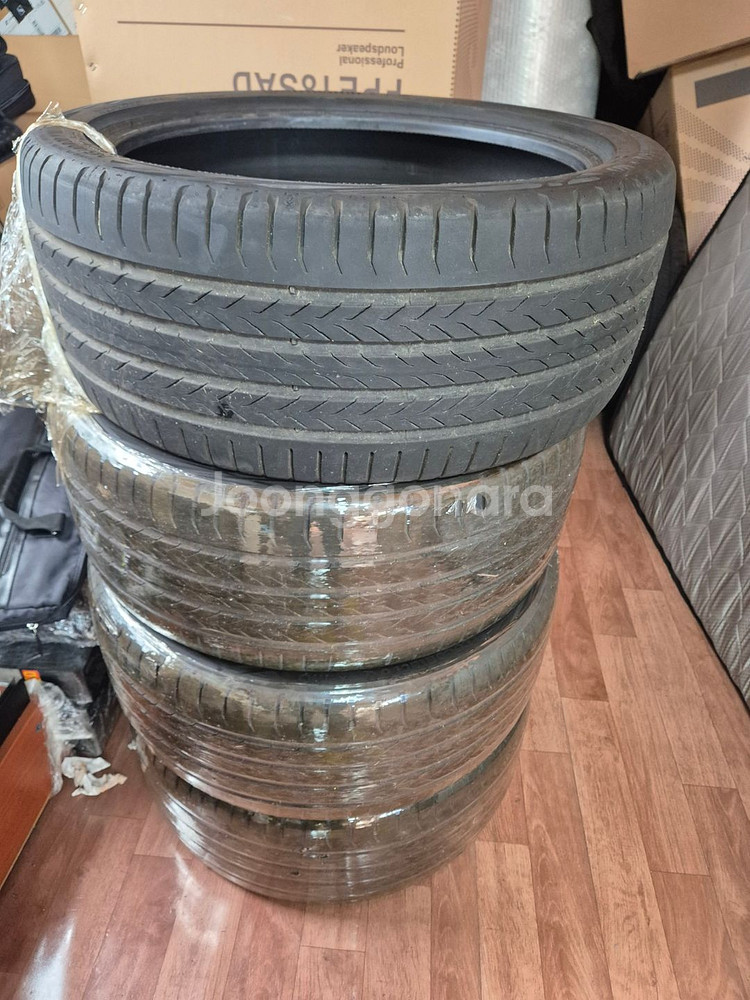 콘티넨탈 245/40R/20 타이어--1