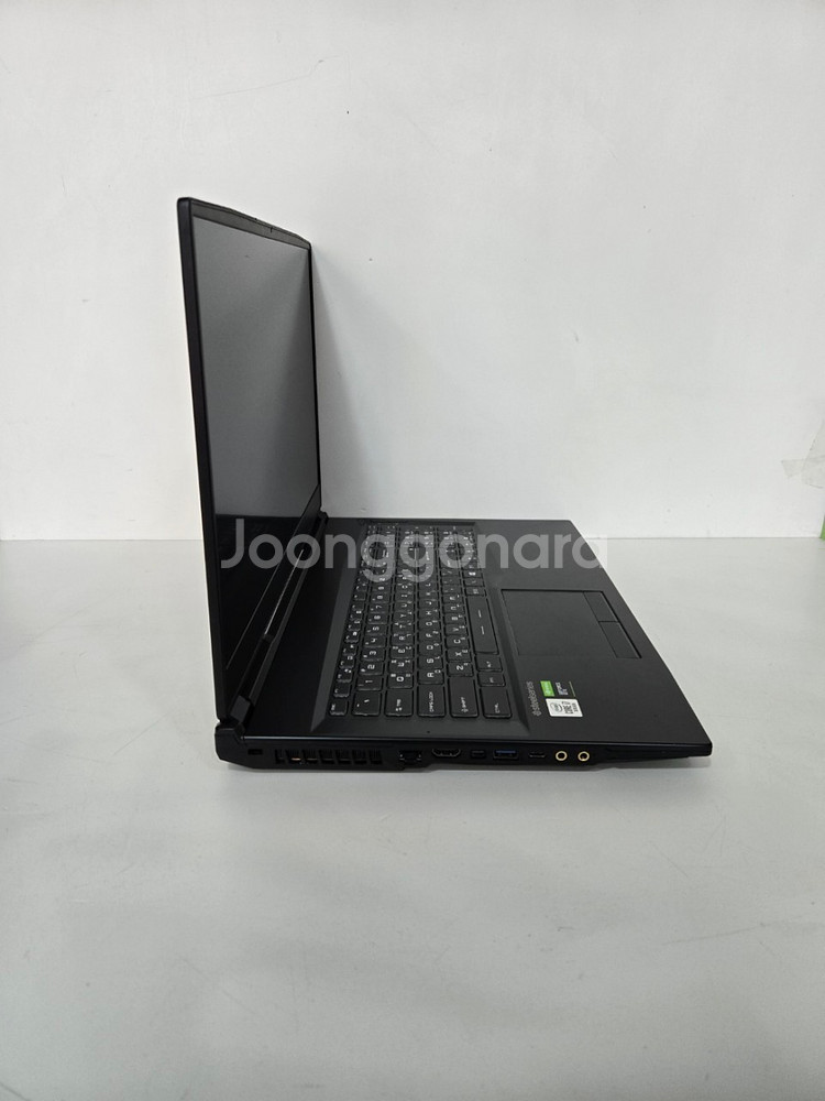 773번 MSI 17인치 게이밍 그래픽작업용 중고노트북--3